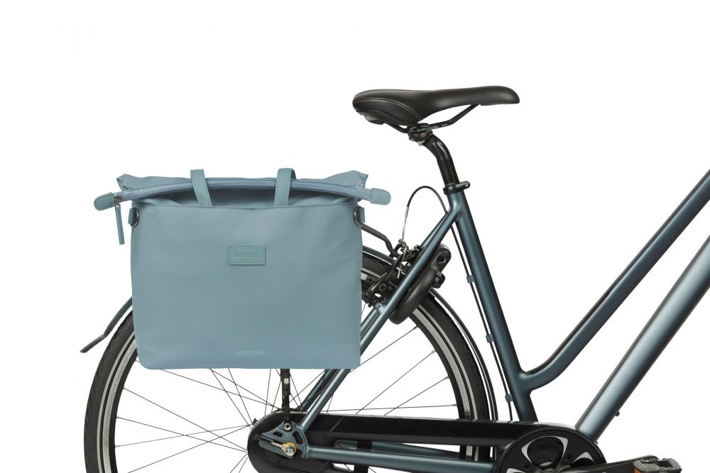 Basil Manhattan Schulter-/Gepäckträgertasche 12 Liter Graphite Blue - wasserfest, gepolstertes Laptopfach, Hook-On System
