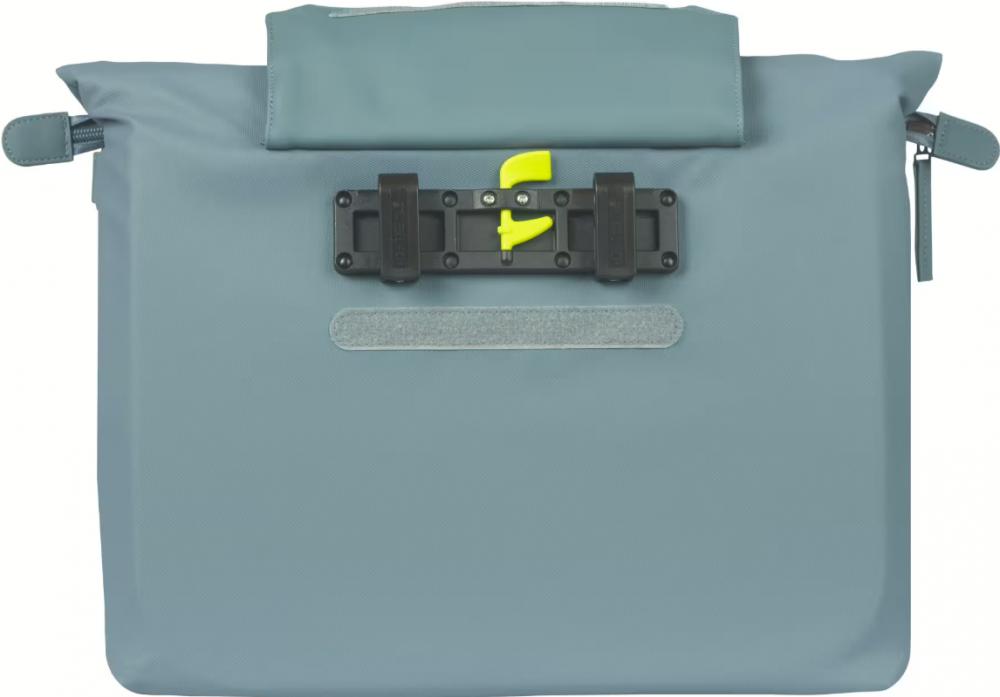 Basil Manhattan Schulter-/Gepäckträgertasche 12 Liter Graphite Blue - wasserfest, gepolstertes Laptopfach, Hook-On System