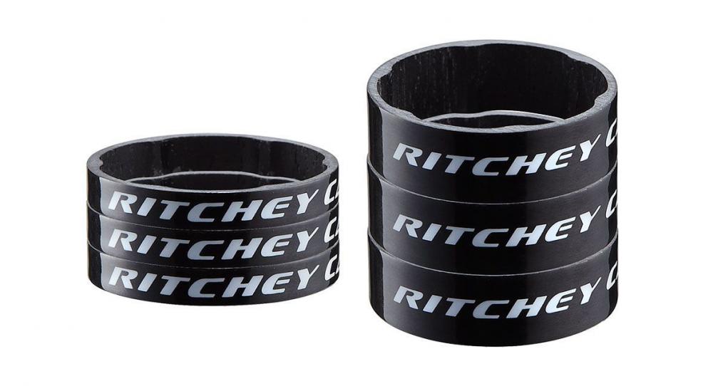 Zwei Stapel glänzende Ritchey WCS Carbon Spacer für Fahrrad 1 1/8 Zoll.