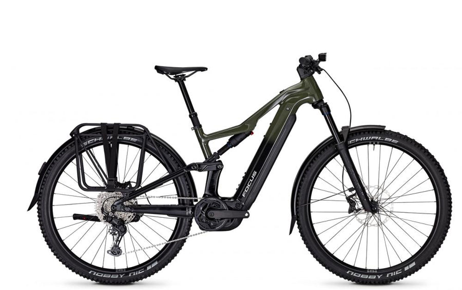 Focus THRON² 6.7 EQP 29" E-Allround-Bike in Urbangreen/Magicblack, vollgefedert, mit Gepäckträger.