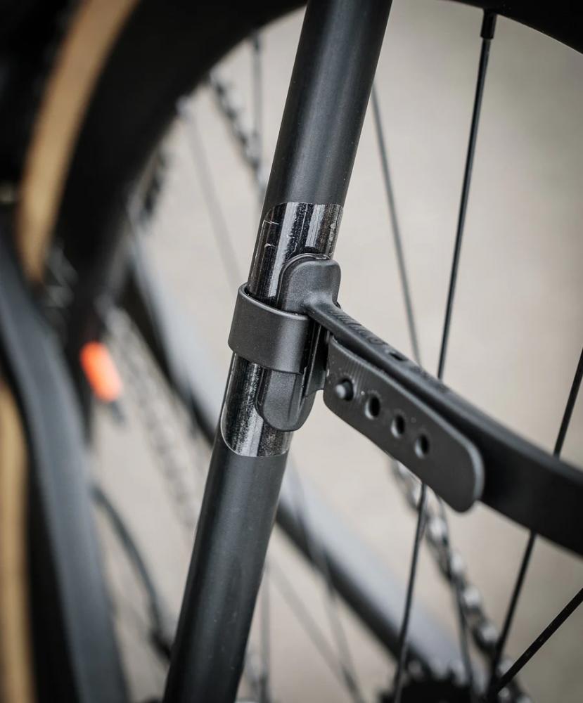 Ass Savers WGS-2 Win Wing Road Stealth: Ultraleichter Hinterrad-Spritzschutz für Rennräder bis 35 mm Reifenbreite, werkzeuglose Montage