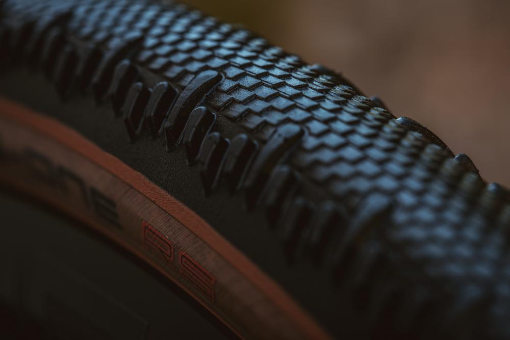 Schwalbe Faltreifen G-ONE RS PRO V-Guard 40-622 Schwarz - maximaler Gravel-Speed