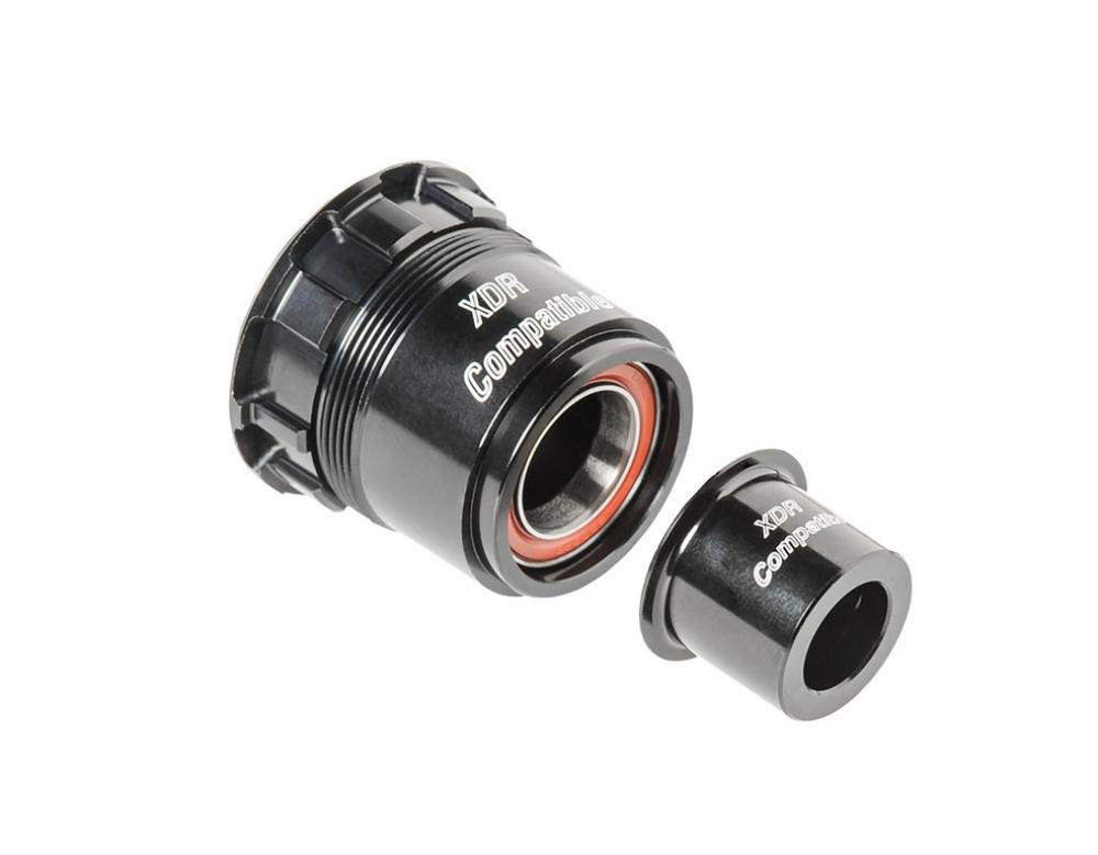 Schwarzes DT Swiss Freilauf Umrüstkit SRAM XDR für Ratchet Naben, in zwei Teilen dargestellt.