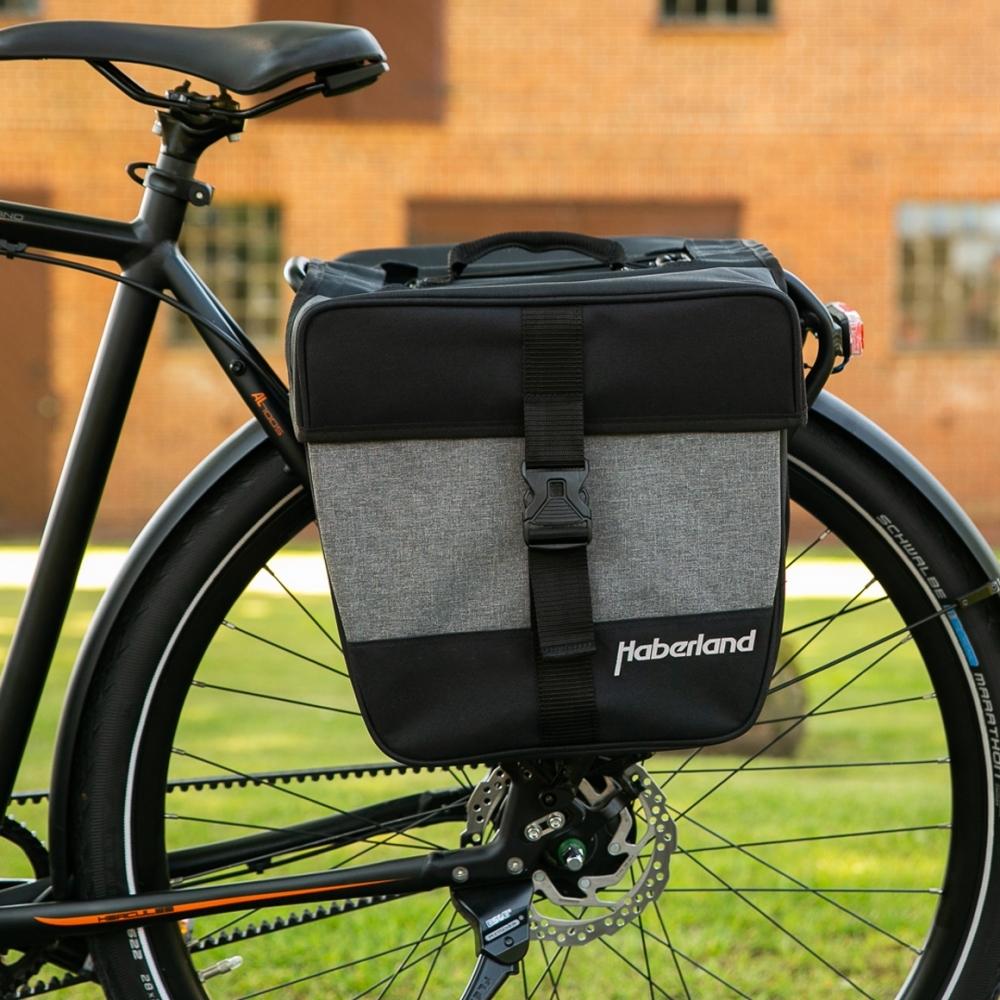 Haberland Doppeltasche schwarz/silber am Fahrrad, praktische Gepäckträgertasche für Alltag und Tour.