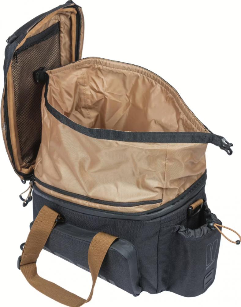 Offene Basil Miles XL Pro MIK 2.0 Gepäckträgertasche, 36L, erweiterbar, wasserdicht, schwarz/grau mit hellem Innenfutter.