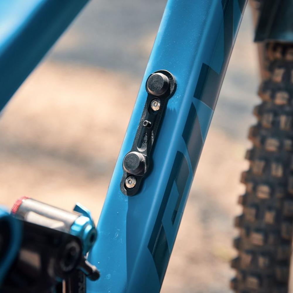 Fidlock TWIST bike base  ultraleichter, käfigloser, magnet-mechanischer Flaschenhalter (16 g) für enge Fahrradrahmen, kompatibel mit allen TWIST-Modulen