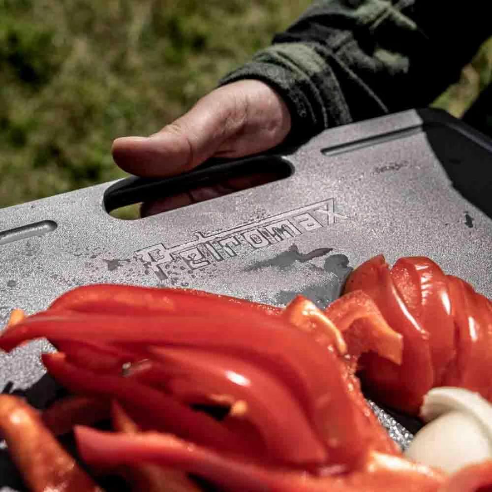 Petromax Schneide- und Trennbrett für Kühlbox KX50, Kunststoff, 34,4 x 35,6 cm, spülmaschinengeeignet, mit Ablaufrinne, ideal für Camping und Outdoor