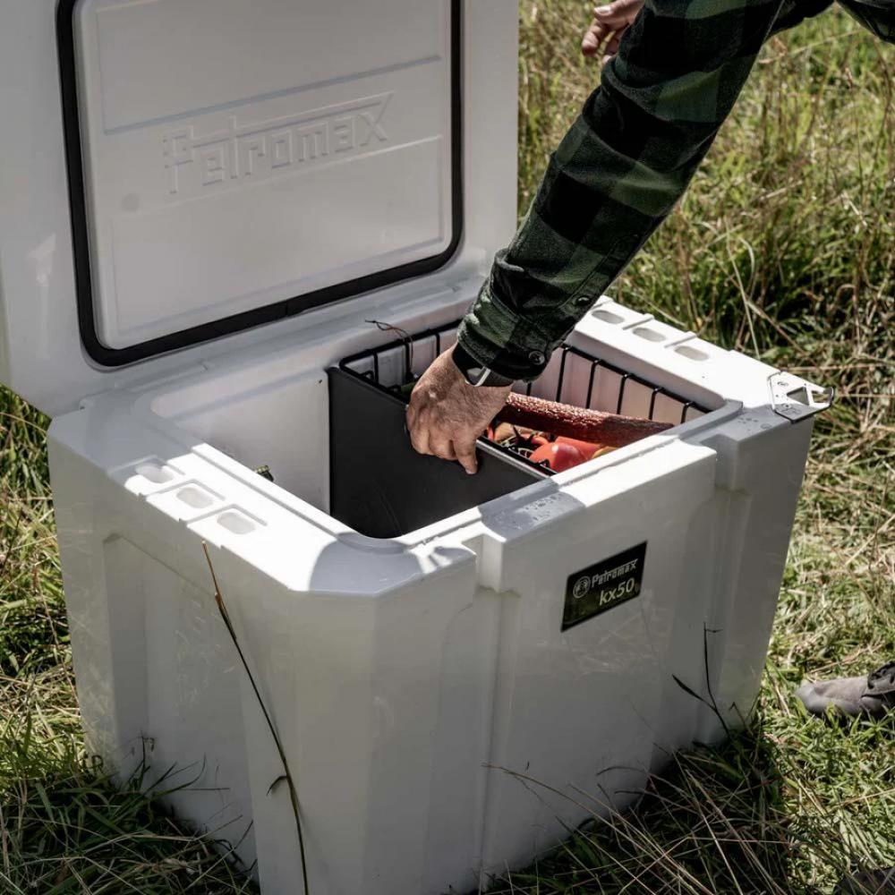 Petromax Schneide- und Trennbrett für Kühlbox KX50, Kunststoff, 34,4 x 35,6 cm, spülmaschinengeeignet, mit Ablaufrinne, ideal für Camping und Outdoor