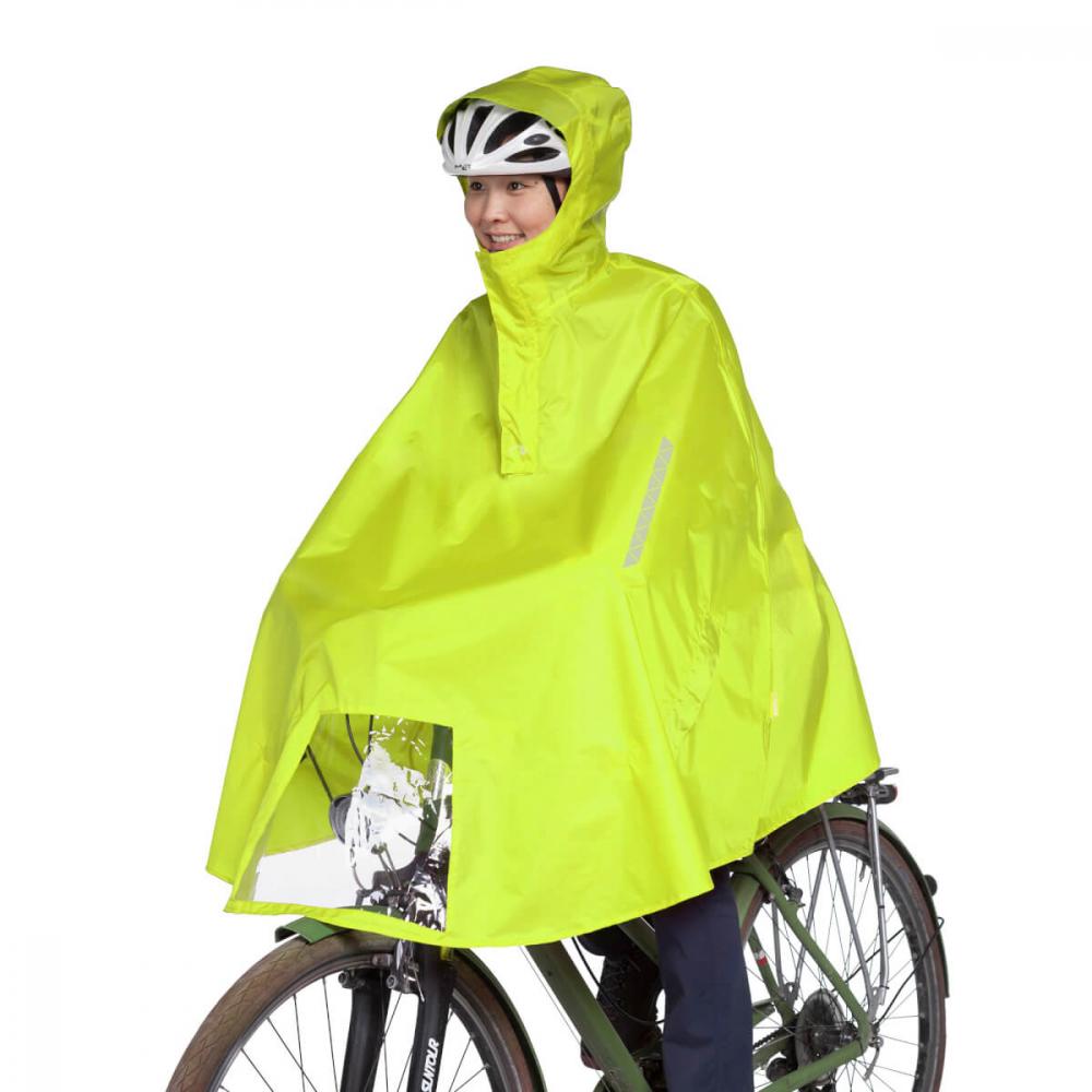 Wasserdichter TATONKA Fahrrad-Poncho safety yellow aus recyceltem Polyester mit Sichtfenster und Reflektoren.