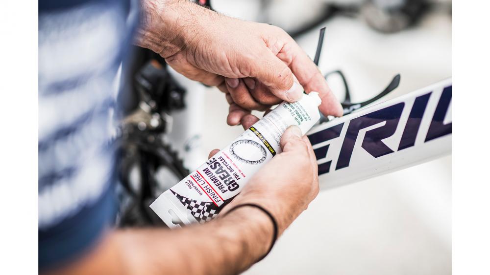 Finish Line Premium Fett Trilinium 100g Tube - Hochleistungsfett für Lager, Steuersätze, Tretlager und Naben, wasserfest, korrosionsschützend, extreme Druckbeständigkeit