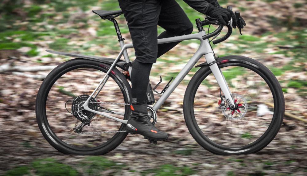Ass Savers Fendor Bendor Big FRB-4-BLK: Faltbarer, werkzeuglos montierbarer Hinterrad-Spritzschutz für Gravel- und MTB-Bikes, passend für Reifenbreiten von 32-55 mm, Farbe Schwarz