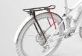 Centurion Racktime Zusatzstreben-Set am Fahrrad, rote Streben verstärken Gepäckträger für erhöhte Traglast.