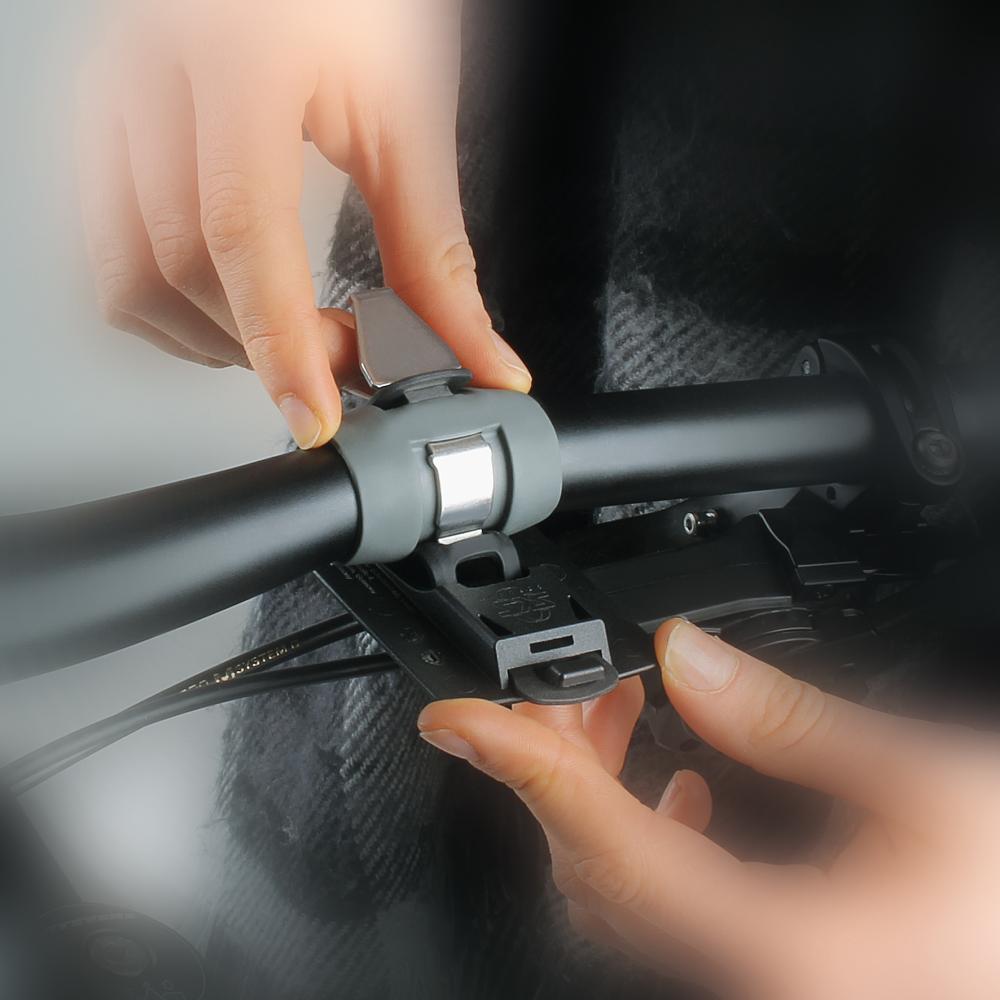 SKS Smartphonehalter Smartboy schwarz - Robuste Kunststoffhalterung mit praktischer Tasche, ideal für Fahrradlenker. Sichere Befestigung und einfacher Zugriff