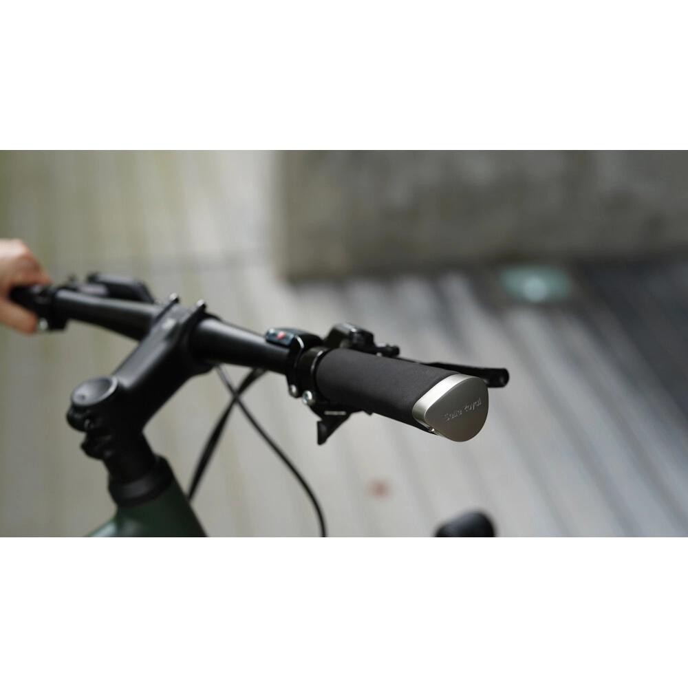 Selle Royal GRIP Nivo Gel ergonomische Fahrradgriffe, schwarz mit silberner Kappe für höchsten Komfort.