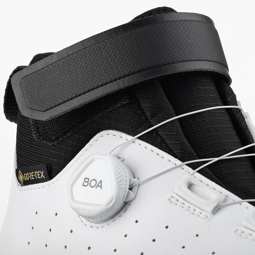 Fizik Tempo Artica GTX Winter-Rennradschuhe, Größe 42, schwarz/weiß, mit GORE-TEX Koala-Membran und Fleece-Futter für wasserdichten, atmungsaktiven Komfort
