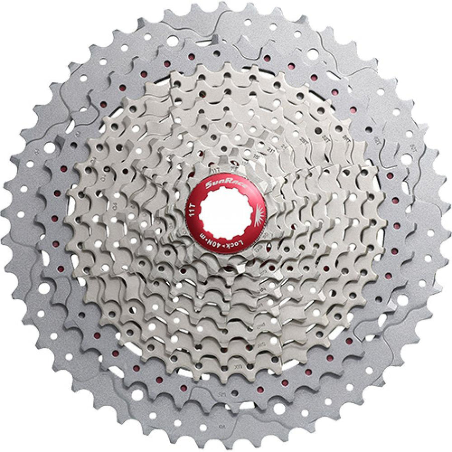 SunRace 11-fach Fahrradkassette in metallic mit 11-51 Zähnen und rotem Lockring.