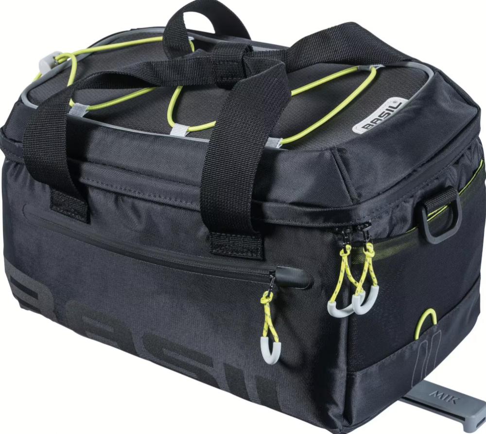 Schwarze Basil Gepäckträgertasche Miles MIK 2.0, 7 Liter, wasserdicht IPX3, mit neongelben Details und MIK-Adapter.