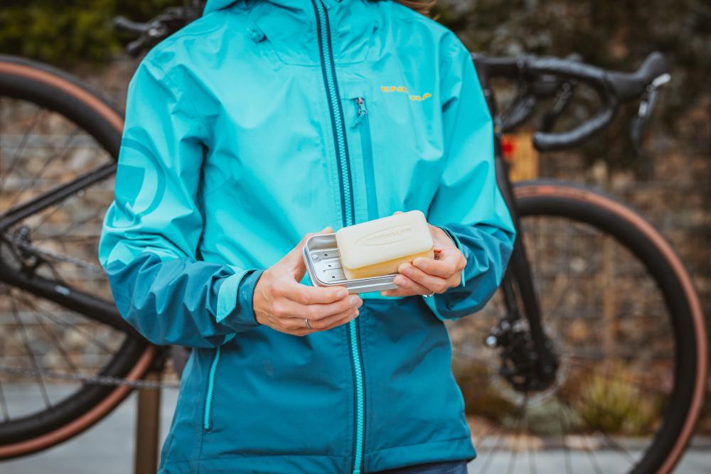 Schwalbe NATURAL BIKE SOAP - kompakte Seife im Set für schonende Fahrradreinigung