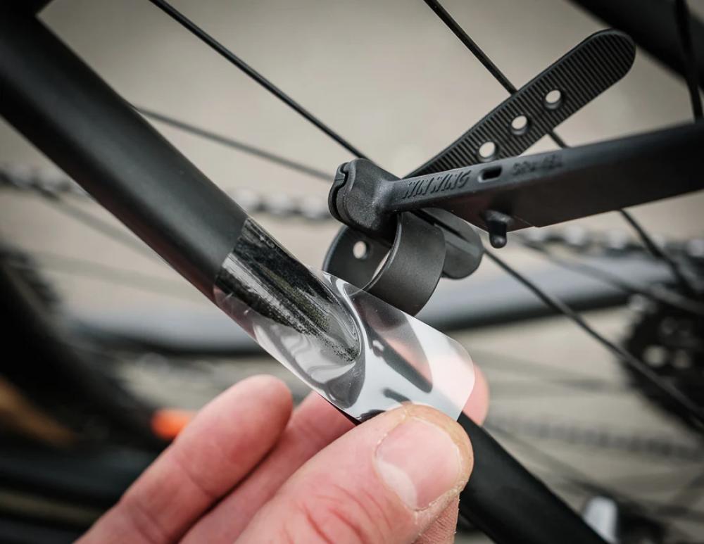 Ass Savers WGS-2 Win Wing Road Stealth: Ultraleichter Hinterrad-Spritzschutz für Rennräder bis 35 mm Reifenbreite, werkzeuglose Montage