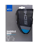 Schwalbe Rennrad Satteltasche mit Ersatzschlauch SV15 und Reifenhebern auf Verpackung.