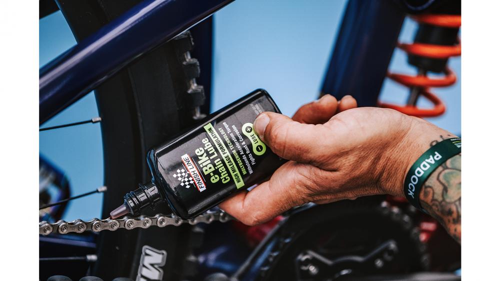Finish Line E-Bike Kettenöl 120ml Flasche - spezielles Schmiermittel für E-Bike Ketten, reduziert Reibung, schützt vor Verschleiß und Korrosion