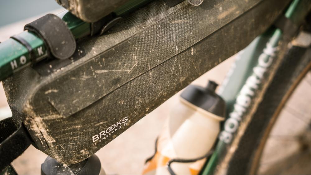 BROOKS Scape Frame Bag Large Black - wasserdichte Rahmentasche 3,5 Liter aus 600D Polyester mit Hypalon-Details - 200 g leicht, 500x60x120 mm