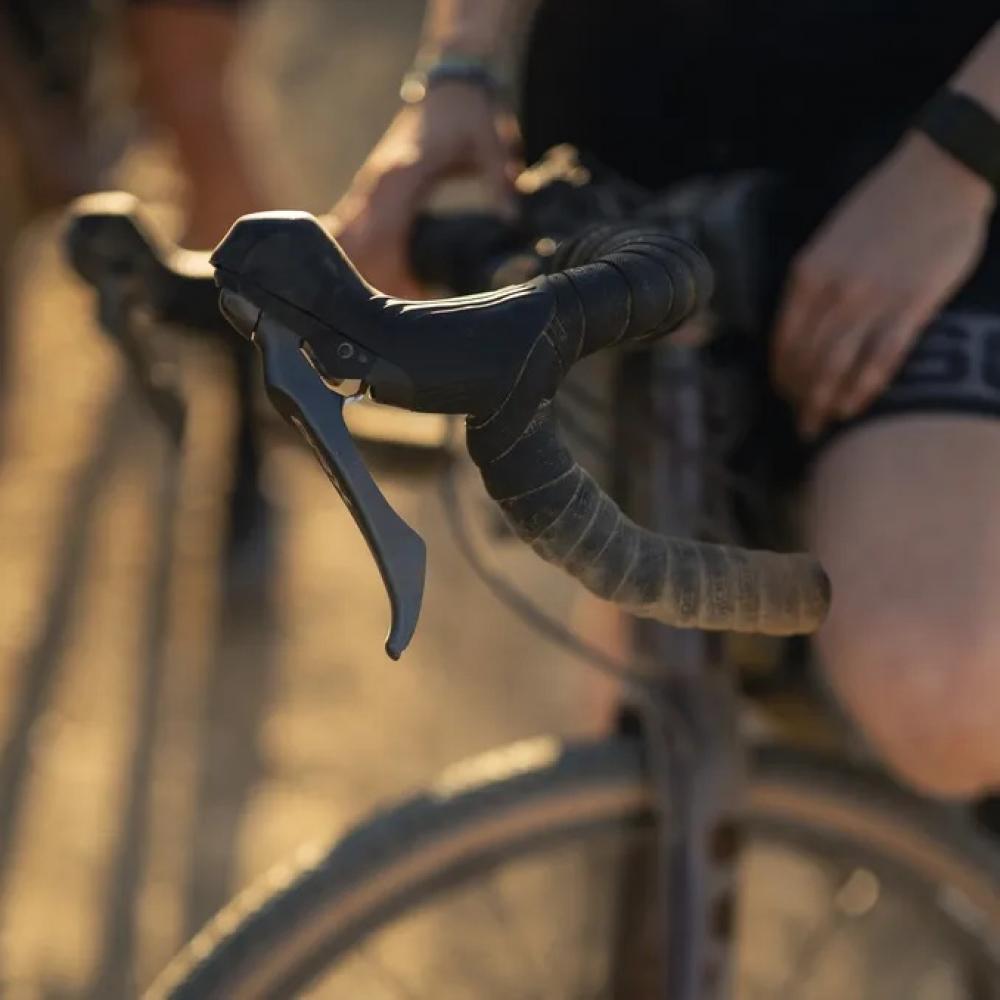 SQlab 714 Gravel Lenkerband schwarz ? rutschfestes - stoßdämpfendes Lenkerband für optimalen Grip bei jedem Wetter 2500 mm Länge 30 mm Breite 3 mm Dicke