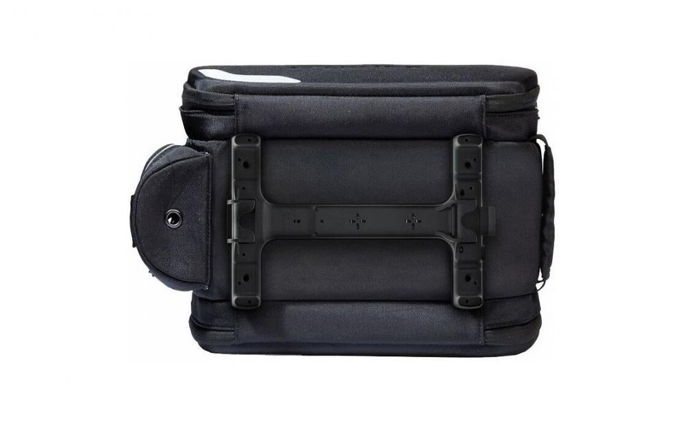 Racktime Odin Gepäckträgertasche schwarz mit Snapit 1.0 Adapter, Trinkflaschenhalter und reflektierenden Elementen.