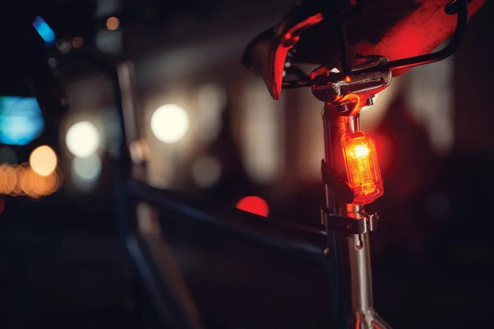 AXA LED-Akku-Beleuchtungsset AXA Dwn 30 - USB aufladbar mit Gummiband-Befestigung - Fahrradbeleuchtungsset