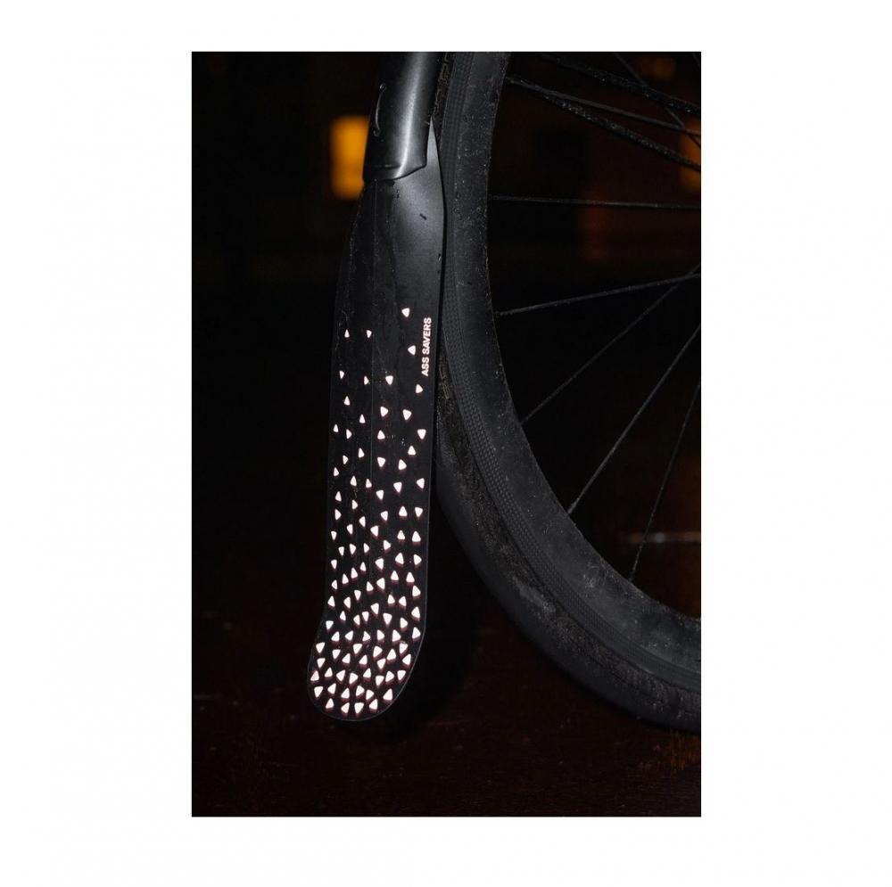 Ass Savers BRR-1 Brotector Reflective: Reflektierende Schutzblechverlängerung für hinten, reduziert Spritzwasser, einfache Montage, aus recyceltem Kunststoff