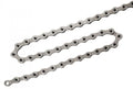 Silberne Shimano CN-HG901 11-fach Fahrradkette mit 138 Gliedern, langlebig, leise und effizient auf weißem Hintergrund.