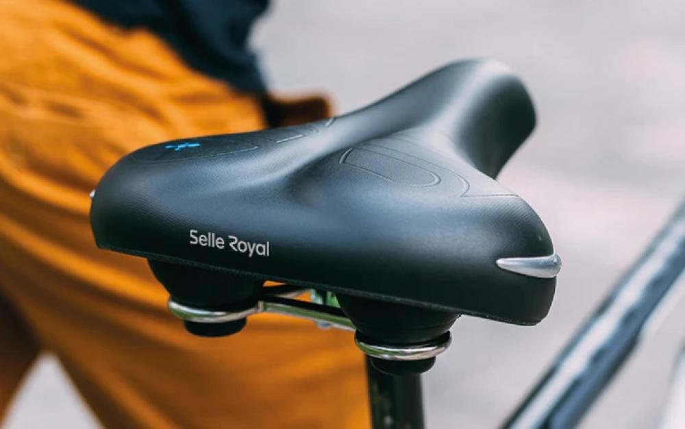 Schwarzer Selle Royal Freedom Strengtex Moderate Unisex Sattel auf einem Fahrrad.