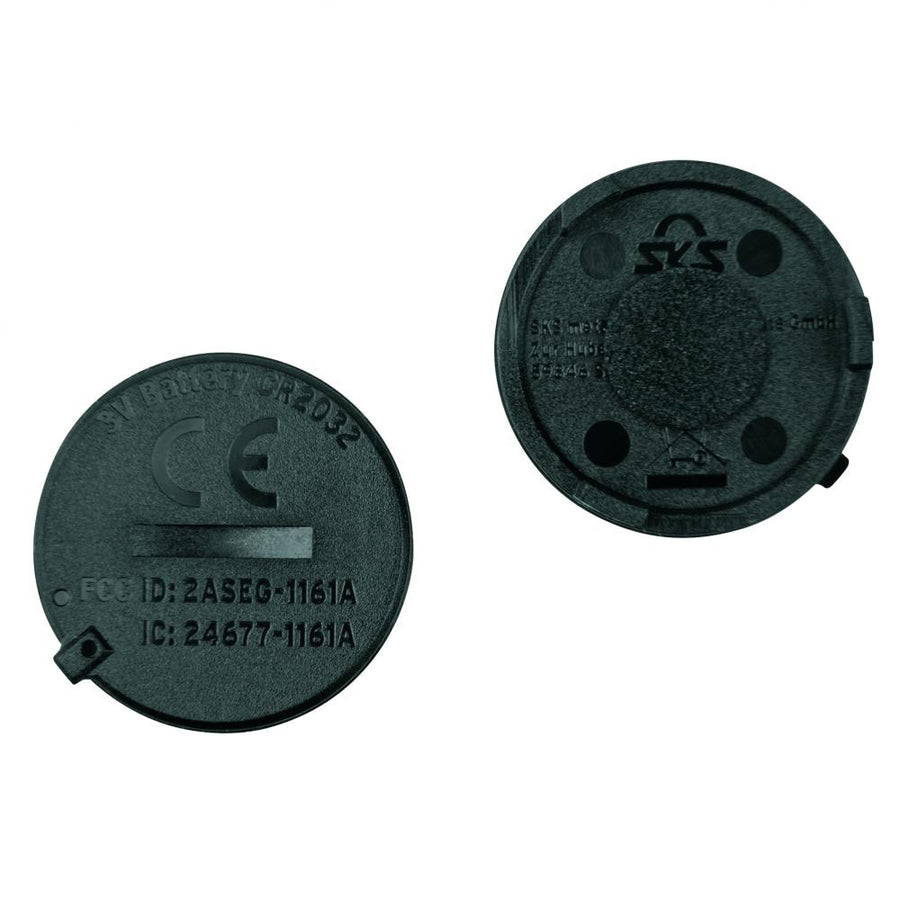 Zwei schwarze SKS AIRSPY Ersatzdeckel für Reifendrucksensoren, passend für Ventile, schützt vor Staub.