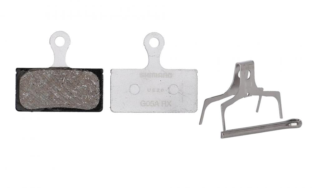 SHIMANO Scheibenbremsbelag G05A-RX Resin Aluträger Set mit Feder und Splint für leise, kraftvolle Bremsperformance.