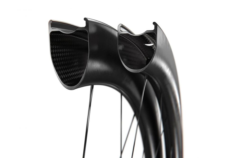 DT Swiss Laufrad CRC 1400 Spline Disc 622 x 22 mm Schwarz - leichtes Aero-Carbon-Hinterrad