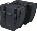 Schwarze Basil Tour MIK 2.0 Doppeltasche 28L, wasserabweisend, mit MIK-Adapterplatte und Reflektoren für Fahrräder.
