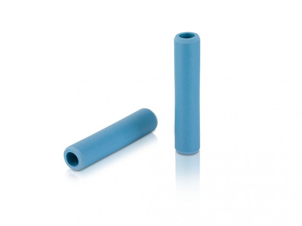 Zwei XLC GR-S31 Silikon Fahrradgriffe in Cyan, 130mm, auf weißem Hintergrund.