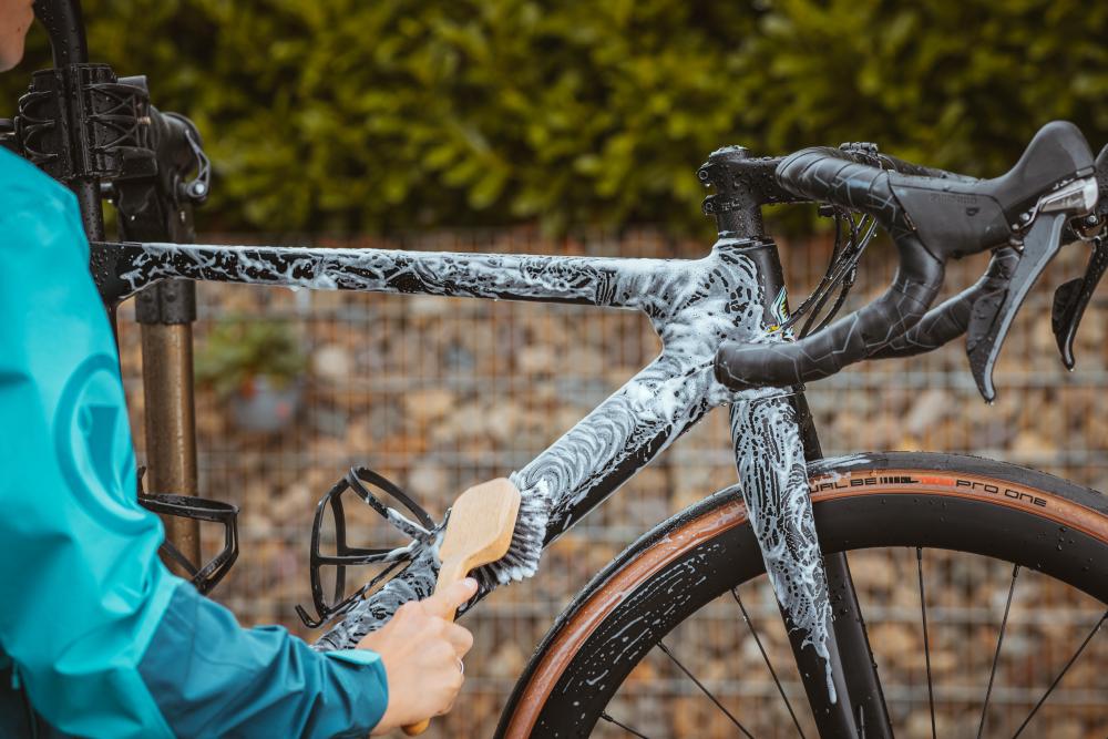 Schwalbe NATURAL BIKE SOAP - kompakte Seife im Set für schonende Fahrradreinigung