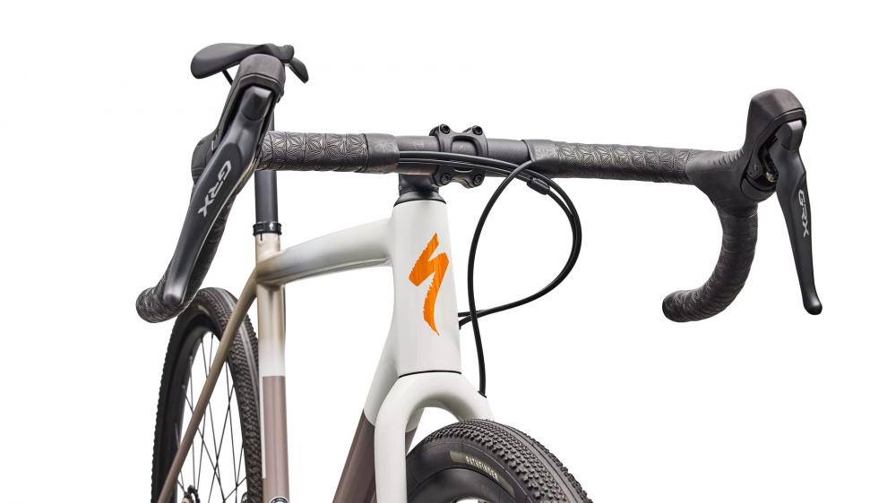 CRUX COMP Gravel Bike - Dune White/Sandstone/Orange - Rahmengröße 58 cm - Gravelbike