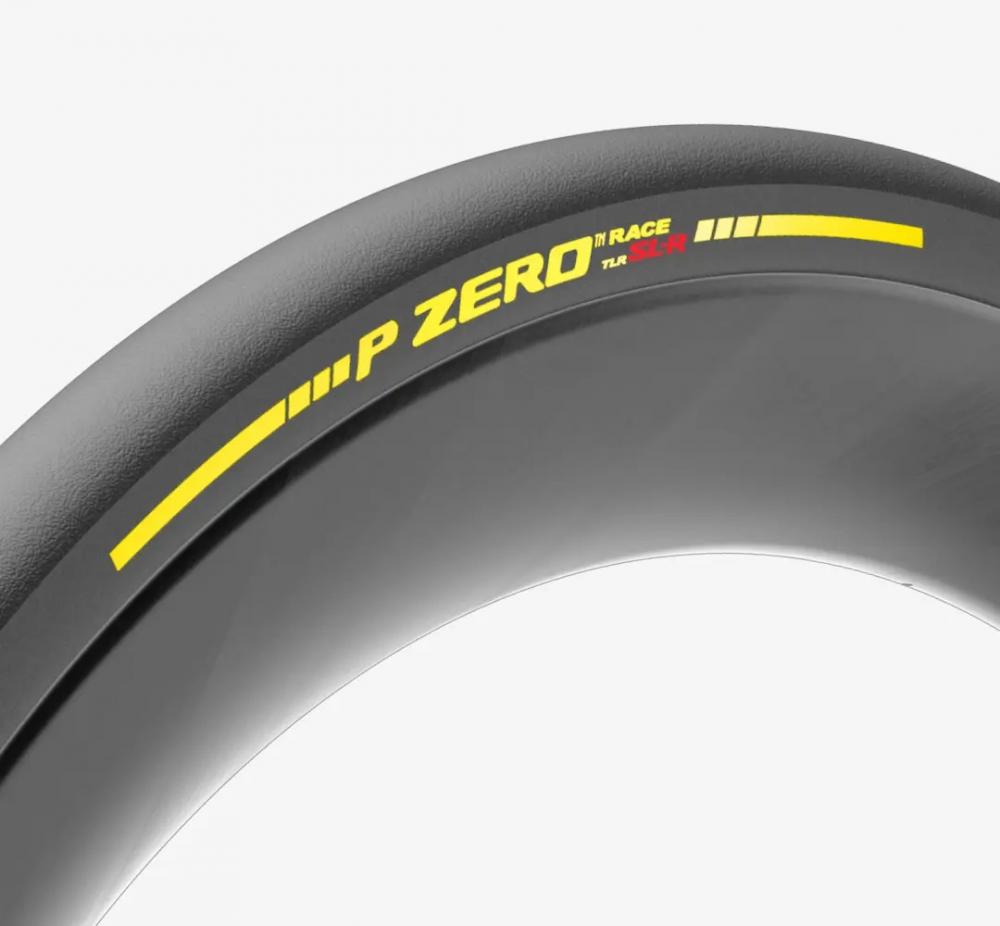 Pirelli P ZERO Race TLR SL-R Team Edition Rennradreifen 28-622 Tubeless Ready Detailansicht auf schwarzer Felge