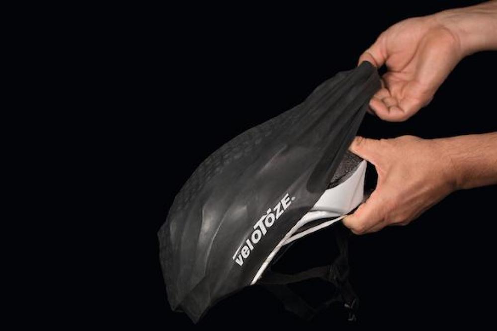 VeloToze Helmüberzug schwarz/rot/gelb onesize schwarz - wasserdichter Wetterschutz für Road-Helme
