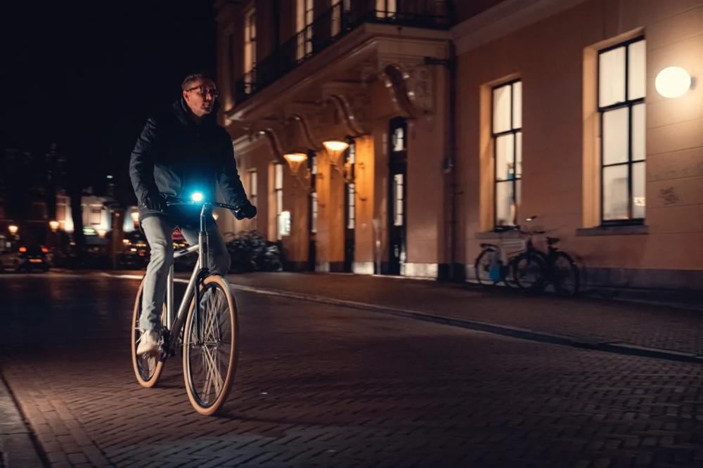 AXA LED-Akku-Beleuchtungsset AXA Dwn 30 - USB aufladbar mit Gummiband-Befestigung - Fahrradbeleuchtungsset