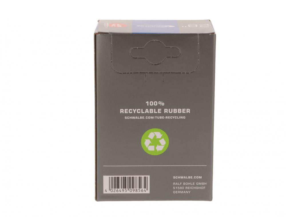 Schwalbe Fahrradschlauch SV17 Box, 100% recycelbarer Gummi und Recycling-Symbol.