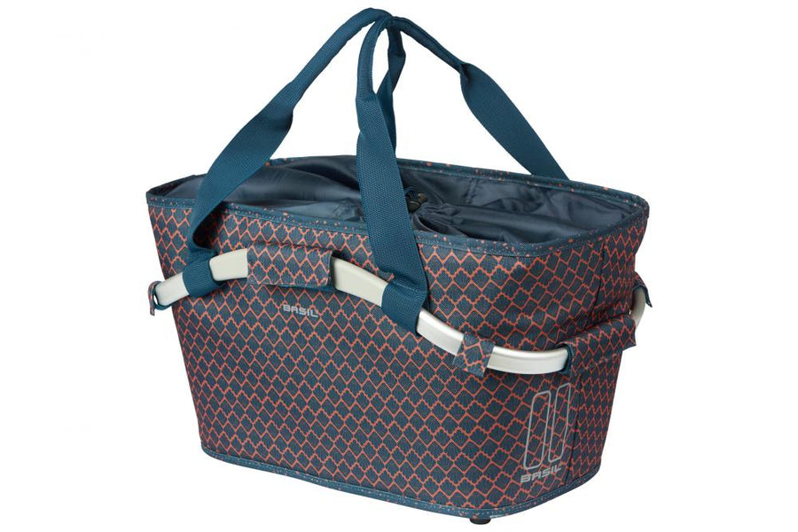 Basil Flair Carry All MIK 22L navy Fahrrad-Hinterradkorb mit Rautenmuster, Kordelverschluss und Tragegriffen.