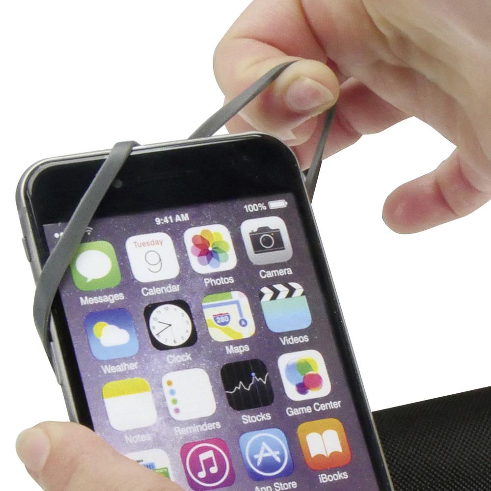 KlickFix PhonePad Quad Mini Smartphonehalterung sichert ein iPhone in der Hand.